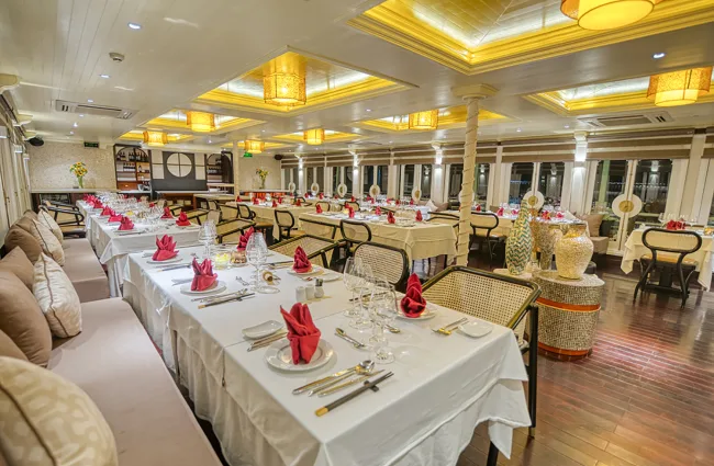 Bhaya-AuCo-Cruise-Vietnam-AreasShip-restaurant