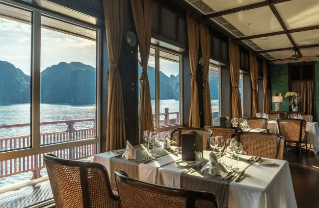 Ylang-Lan-Ha-Bay-Restaurant-window-650x425 (1)