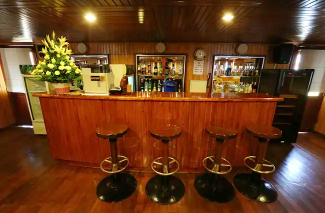 LanDiep-Cruise-Mekong-Bar-650x425