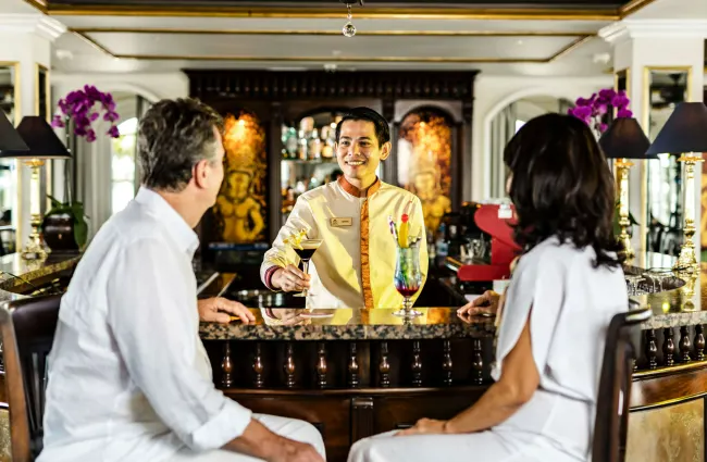 Mekong-Navigator-Mekong-Service-Lounge-Bar-650x425