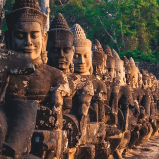 10D-Cambodia-Family-Angkor-Wat-Highlights.-325x325