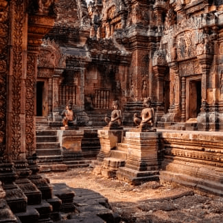 10D-Cambodia-Family-AngkorWat-Highlights.-325x325
