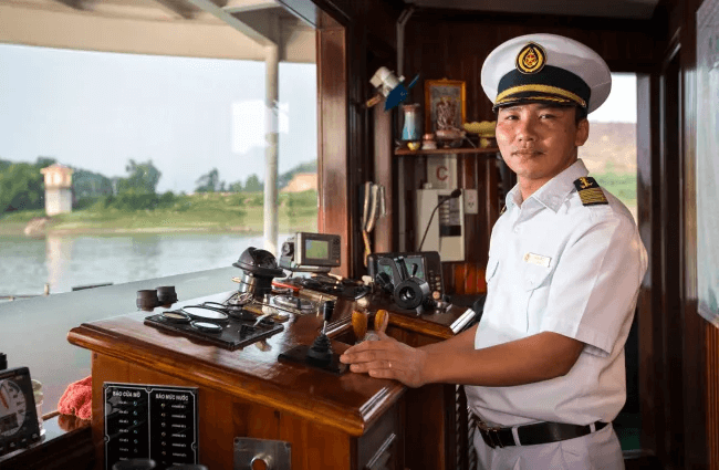 Angkor-Pandaw-Red-River-Cruise-Bridge-650x425