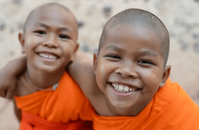 D18-Jayavarman-Monks-650x425 (1)