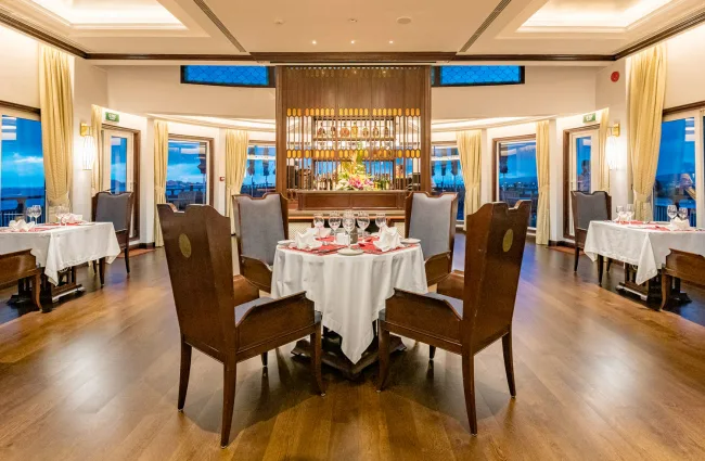 Ginger-Lan-Ha-Bay-Dining-room-650x425